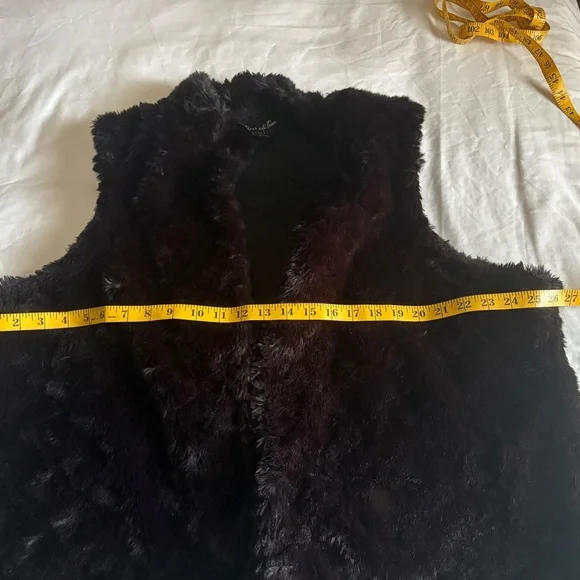 Parkhurst Black Faux Fur Vest - Picture 6 of 7